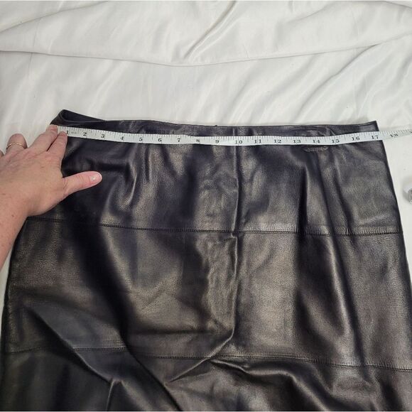 AKRIS lamb leather skirt with trim and matching v-neck top set 12 - Picture 10 of 13